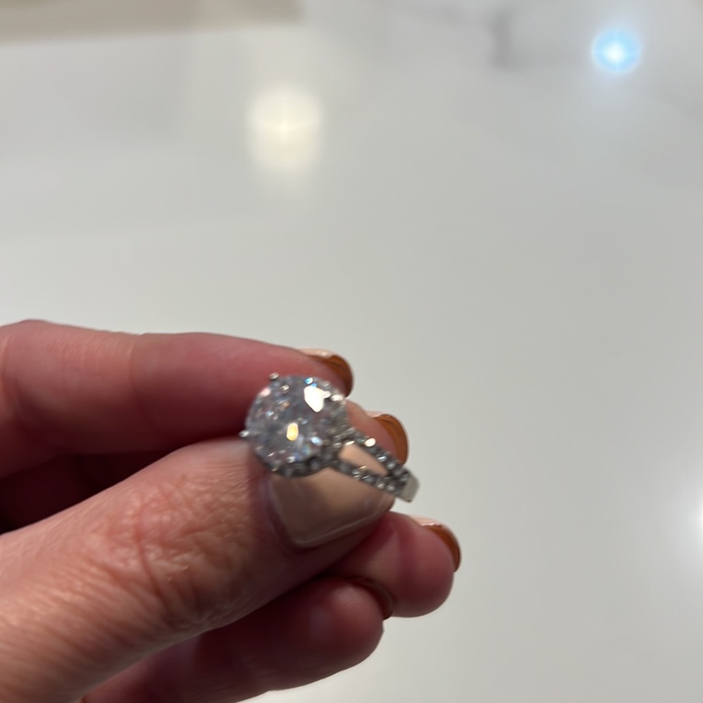 Gorgeous Fashion Ring - Size 7 - Picture 2 of 3